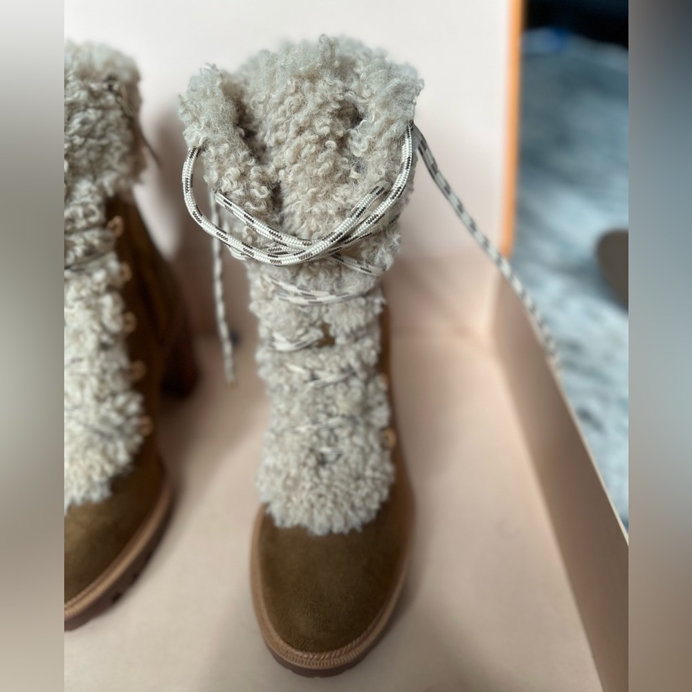 Jennifer Lopez boot worn twice